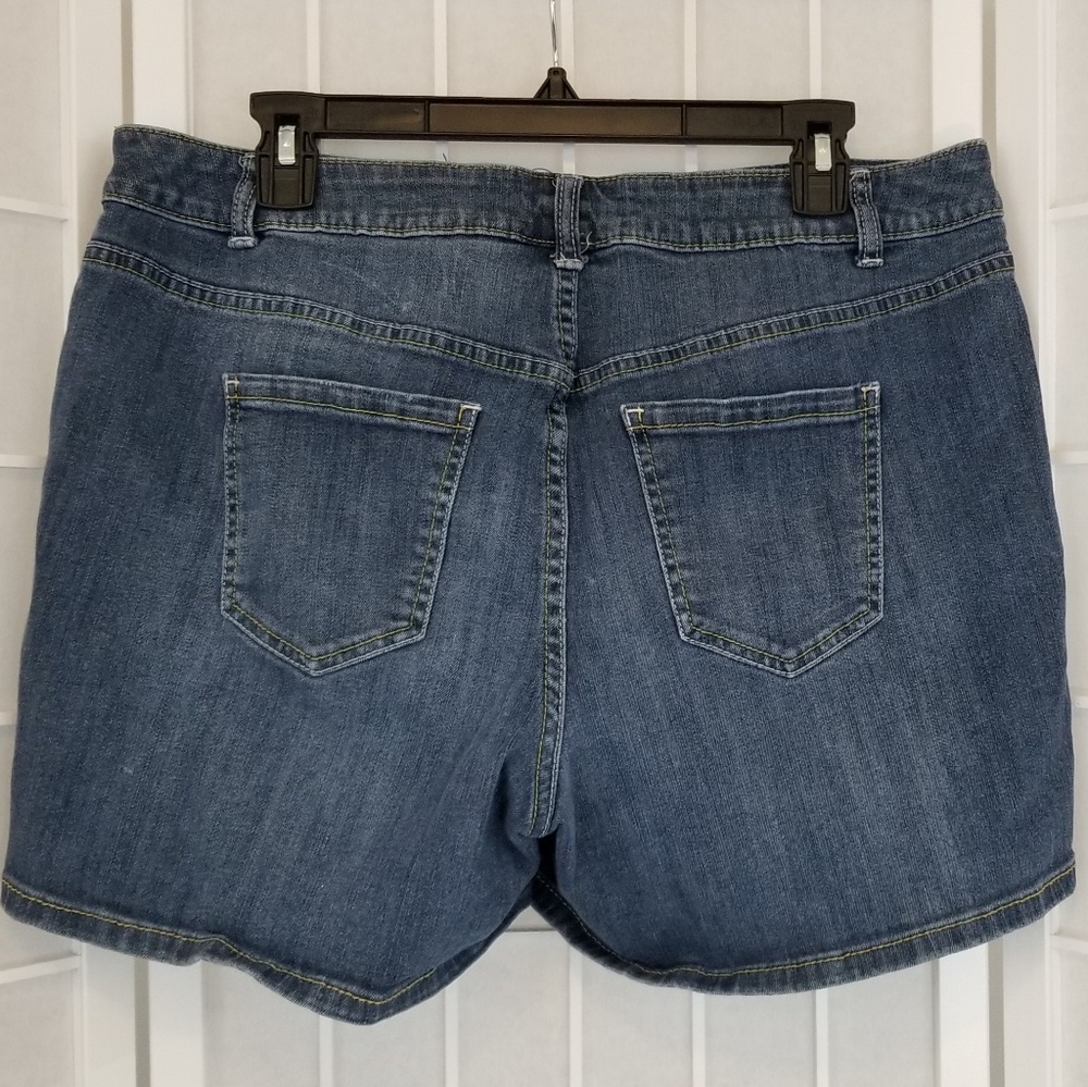 Lane Bryant Jean Short - Size 16 - Picture 2 of 3